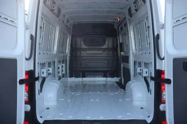 Volkswagen Crafter (2024) thumbnail 28