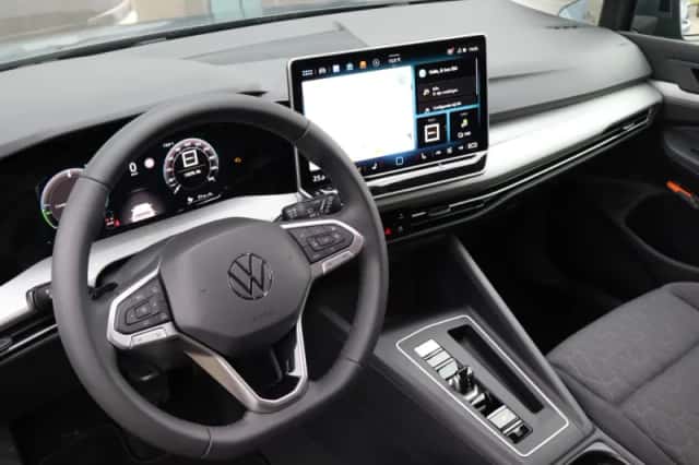 Volkswagen Golf (2026) thumbnail 4