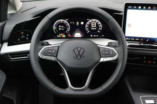 Volkswagen Golf (2026) thumbnail 5
