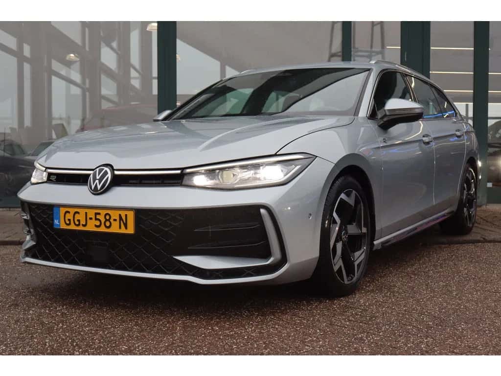 Volkswagen Passat (2024) — foto 1