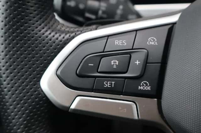 Volkswagen Passat (2024) thumbnail 17