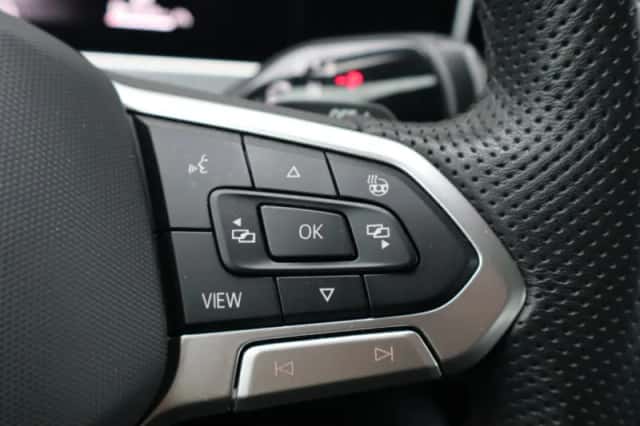 Volkswagen Passat (2024) thumbnail 18