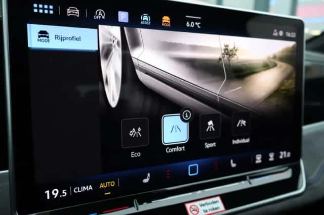 Volkswagen Passat (2024) thumbnail 25