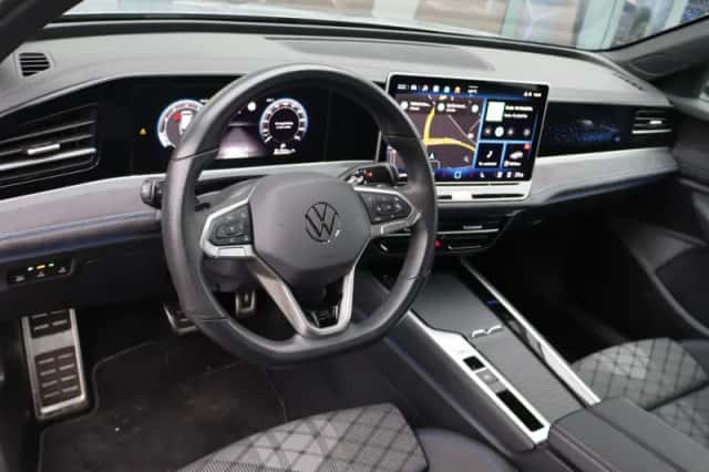 Volkswagen Passat (2024) thumbnail 4