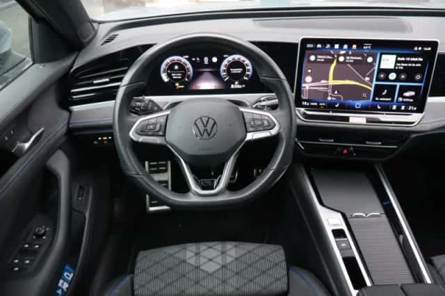 Volkswagen Passat (2024) thumbnail 5