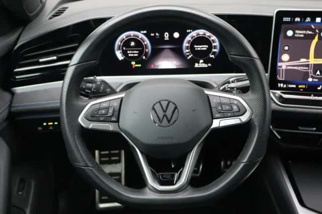 Volkswagen Passat (2024) thumbnail 6
