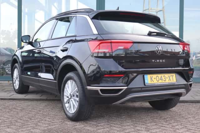 Volkswagen T-Roc (2021) thumbnail 3