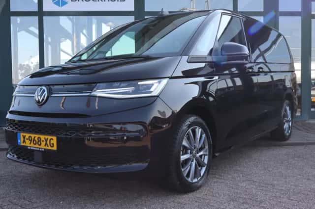 Volkswagen Multivan (2024) thumbnail 1