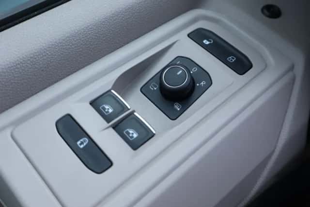 Volkswagen Multivan (2024) thumbnail 18