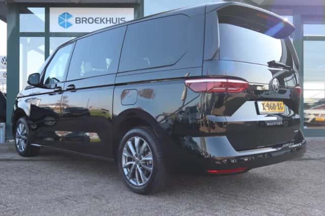 Volkswagen Multivan (2024) thumbnail 3