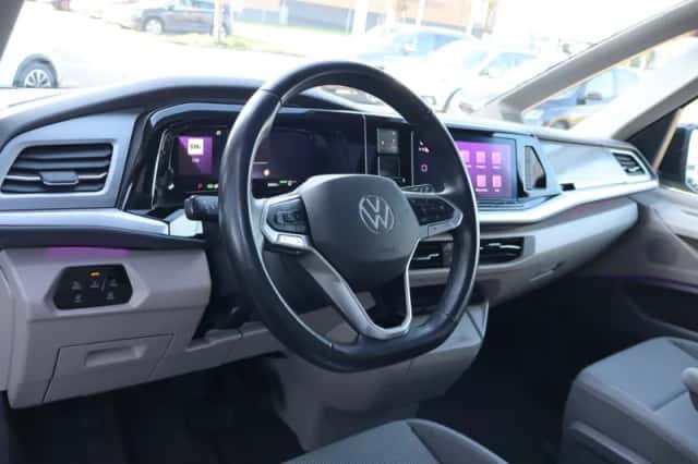 Volkswagen Multivan (2024) thumbnail 4