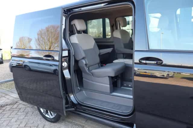 Volkswagen Multivan (2024) thumbnail 10