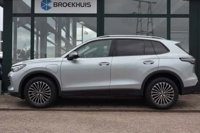 Volkswagen Tiguan (2026) thumbnail 2
