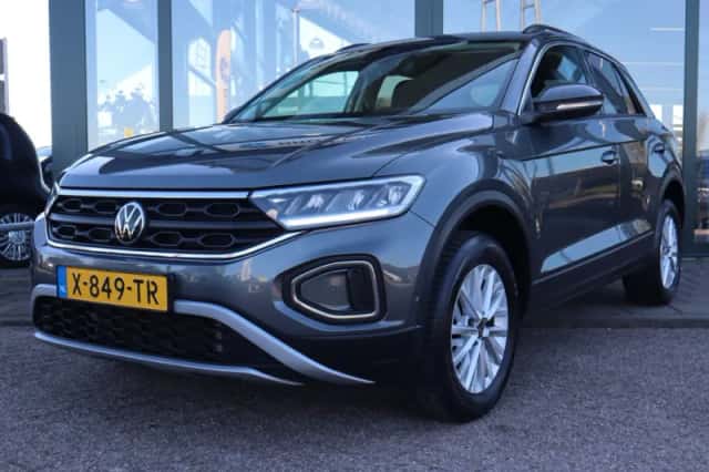 Volkswagen T-Roc (2024) thumbnail 1