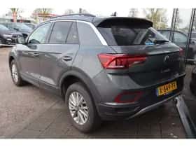 Volkswagen T-Roc (2024) thumbnail 2
