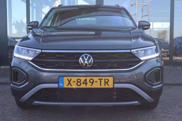 Volkswagen T-Roc (2024) thumbnail 11