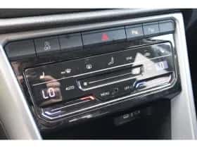 Volkswagen T-Roc (2024) thumbnail 12