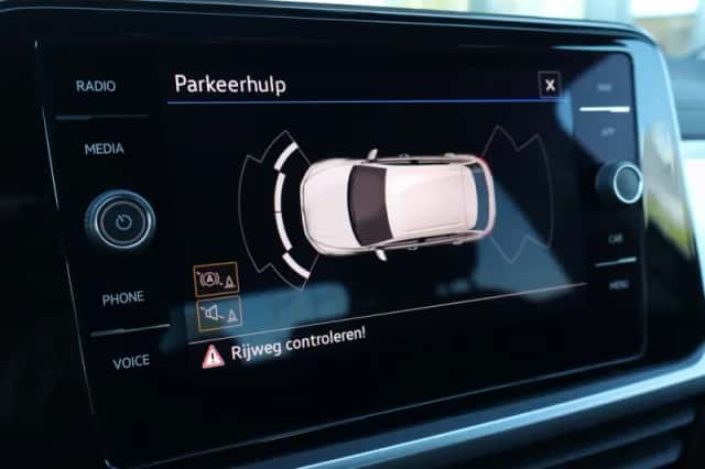 Volkswagen T-Roc (2024) thumbnail 17