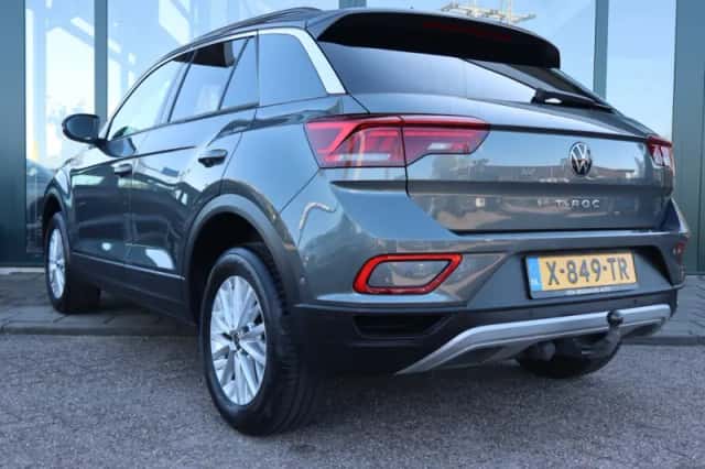 Volkswagen T-Roc (2024) thumbnail 3