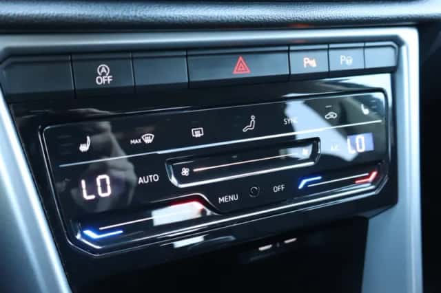 Volkswagen T-Roc (2024) thumbnail 21
