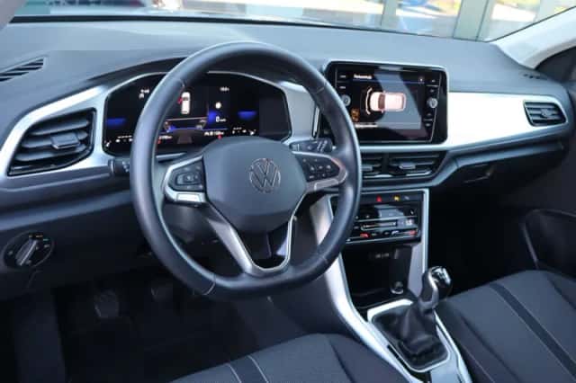 Volkswagen T-Roc (2024) thumbnail 4