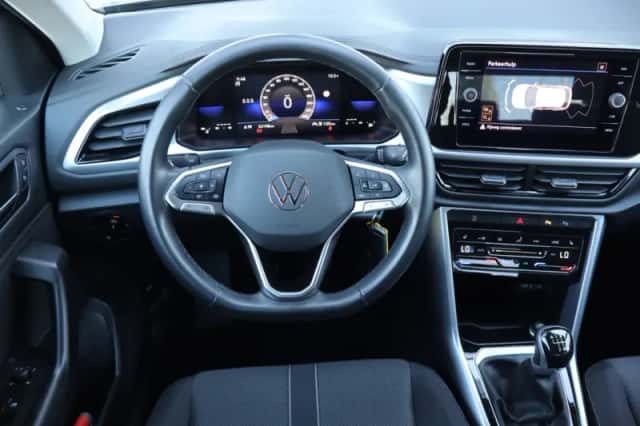 Volkswagen T-Roc (2024) thumbnail 5