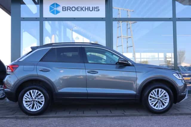 Volkswagen T-Roc (2024) thumbnail 9