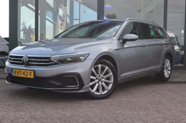 Volkswagen Passat (2022) thumbnail 1