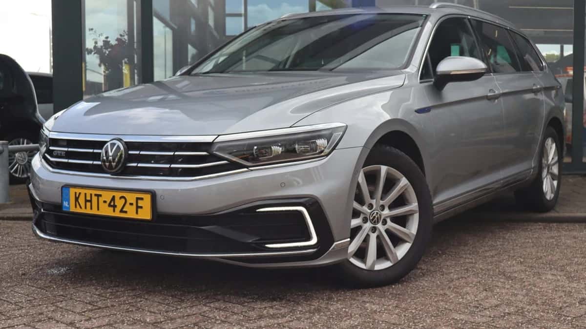 Volkswagen Passat (2022) — foto 1