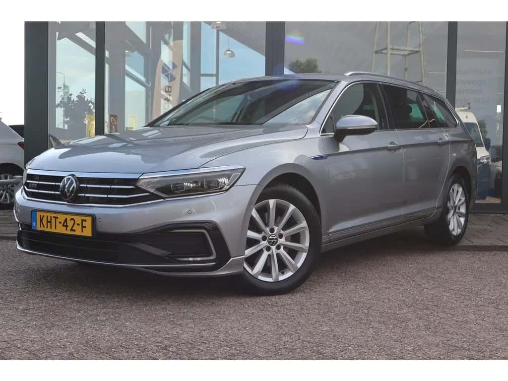 Volkswagen Passat (2022) — foto 1