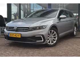 Volkswagen Passat (2022) thumbnail 1