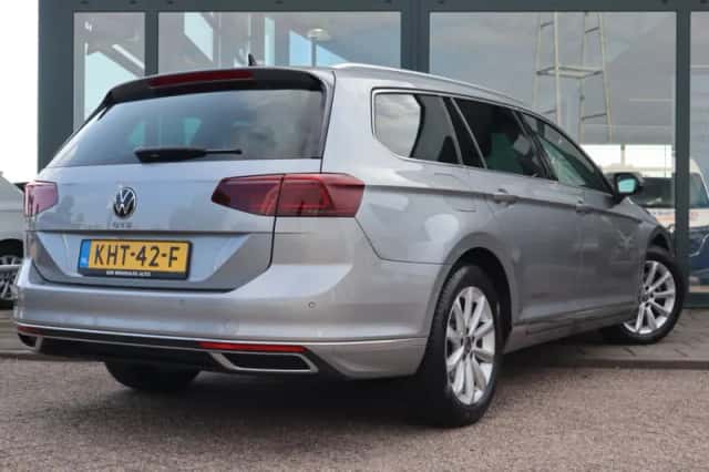 Volkswagen Passat (2022) thumbnail 2