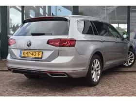 Volkswagen Passat (2022) thumbnail 2