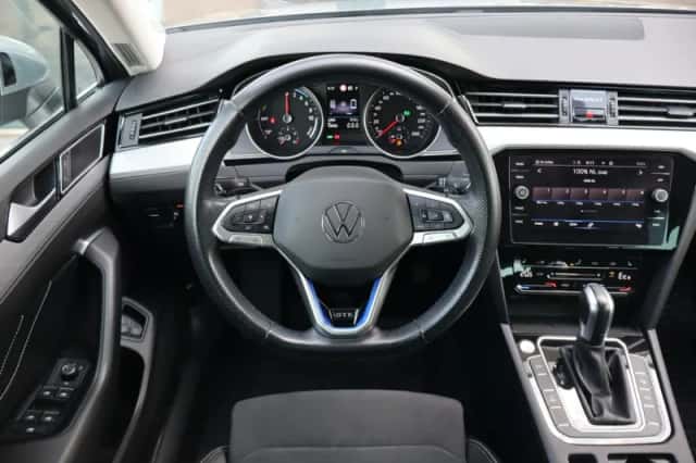 Volkswagen Passat (2022) thumbnail 12