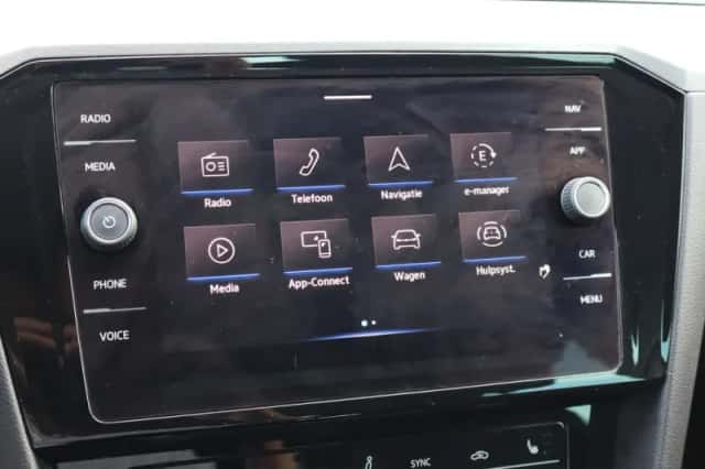 Volkswagen Passat (2022) thumbnail 14