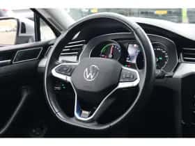 Volkswagen Passat (2022) thumbnail 15