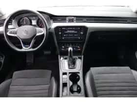 Volkswagen Passat (2022) thumbnail 3