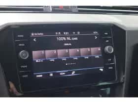 Volkswagen Passat (2022) thumbnail 24