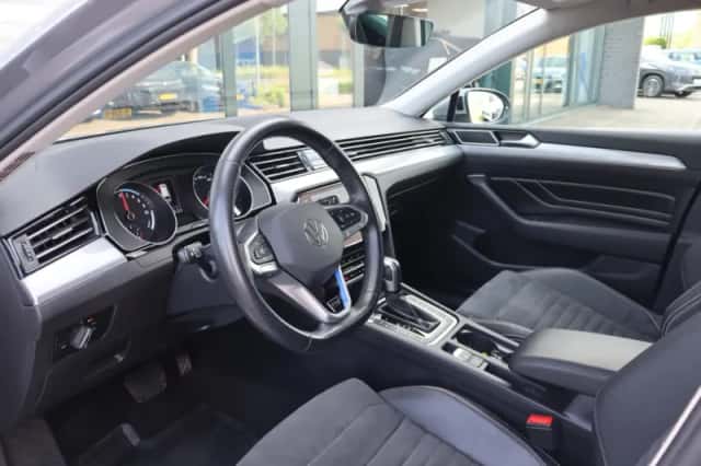 Volkswagen Passat (2022) thumbnail 26