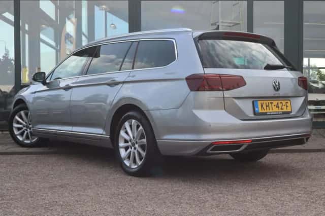 Volkswagen Passat (2022) thumbnail 6
