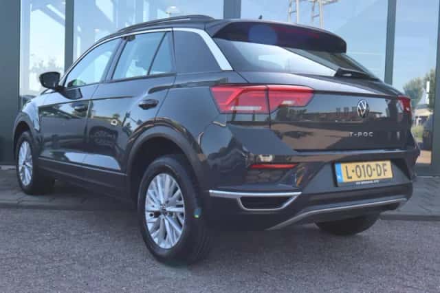 Volkswagen T-Roc (2021) thumbnail 3