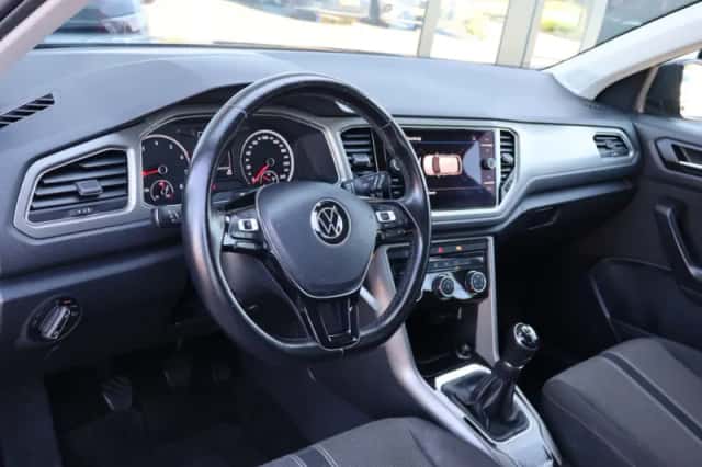 Volkswagen T-Roc (2021) thumbnail 4