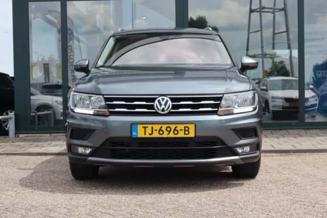 Volkswagen Tiguan (2018) thumbnail 2