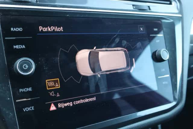 Volkswagen Tiguan (2018) thumbnail 9