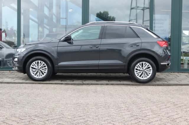 Volkswagen T-Roc (2021) thumbnail 2