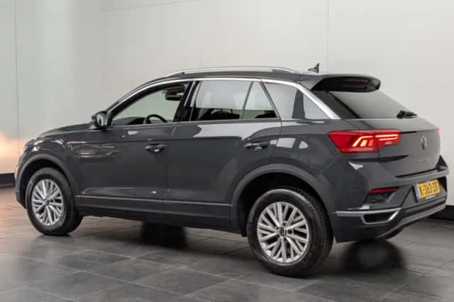 Volkswagen T-Roc (2021) thumbnail 2