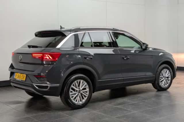 Volkswagen T-Roc (2021) thumbnail 4