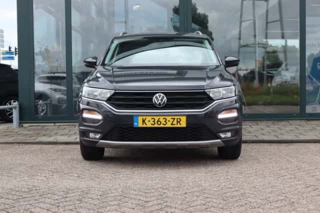 Volkswagen T-Roc (2021) thumbnail 5
