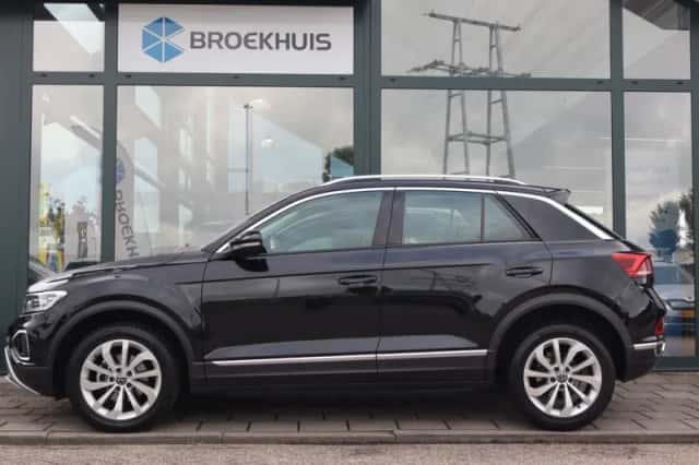 Volkswagen T-Roc (2023) thumbnail 2