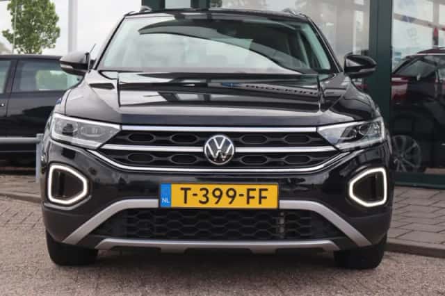 Volkswagen T-Roc (2023) thumbnail 12